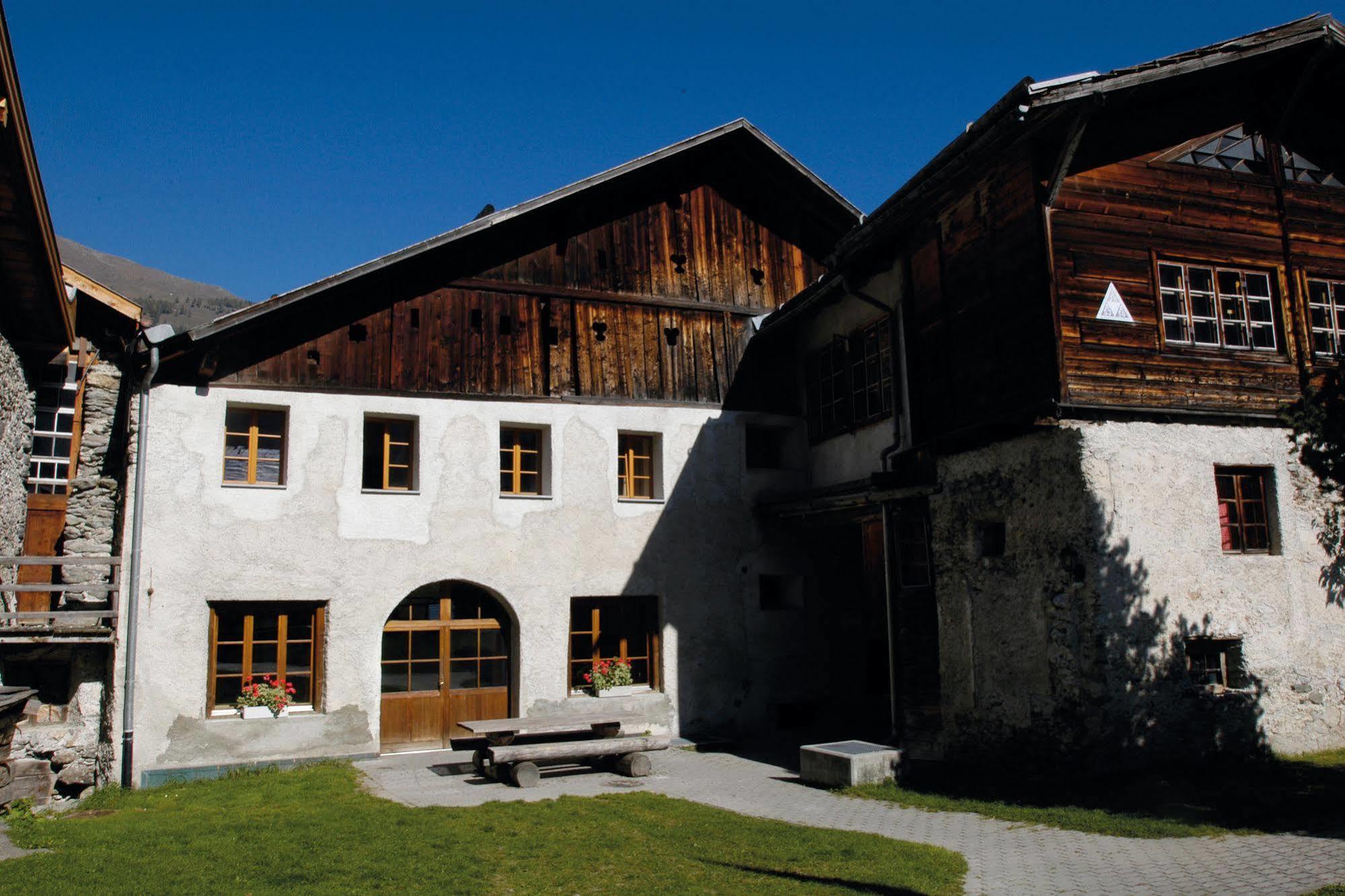 Sta-Maria Youth Hostel Santa Maria Val Muestair Buitenkant foto
