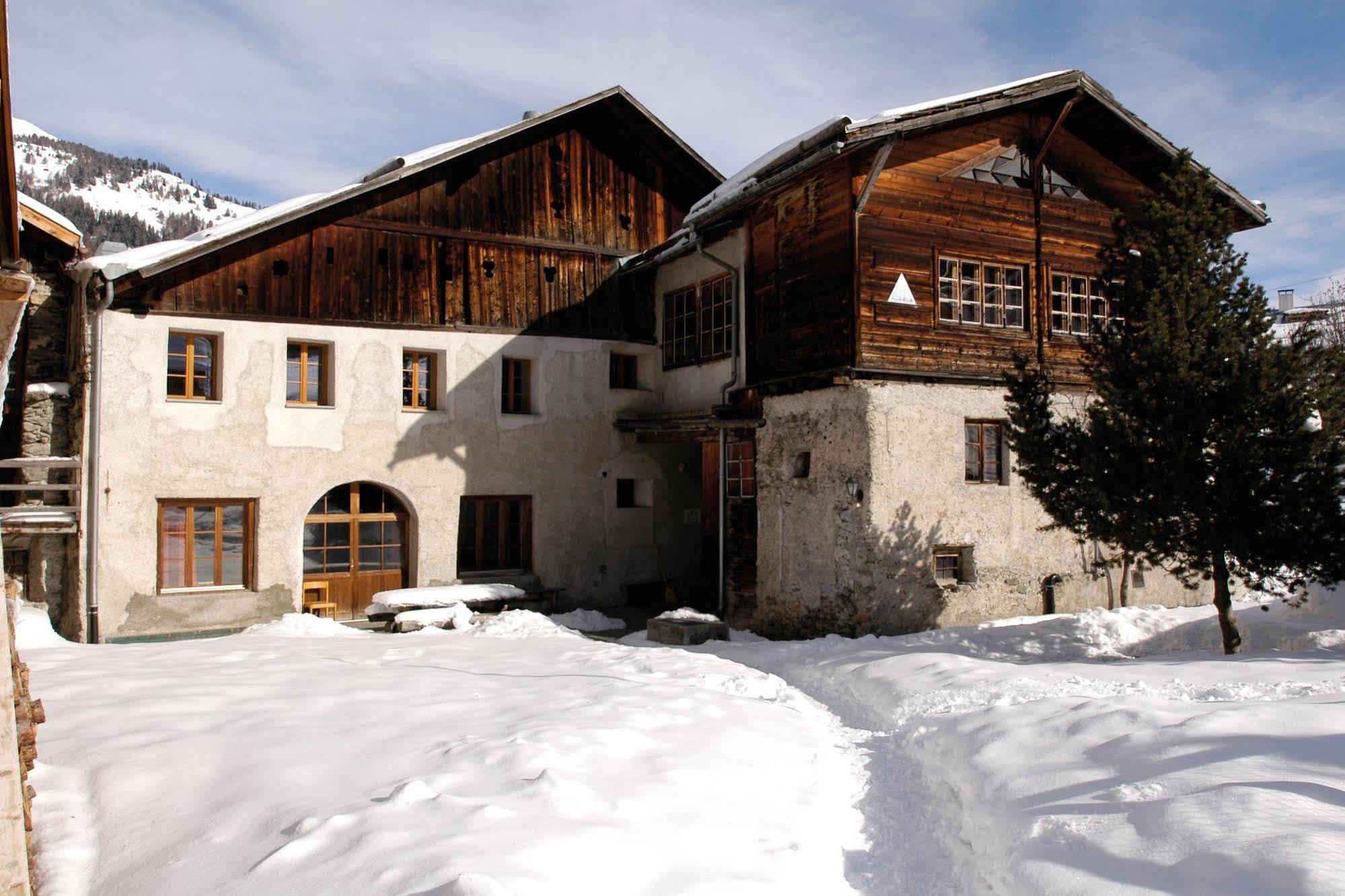 Sta-Maria Youth Hostel Santa Maria Val Muestair Buitenkant foto