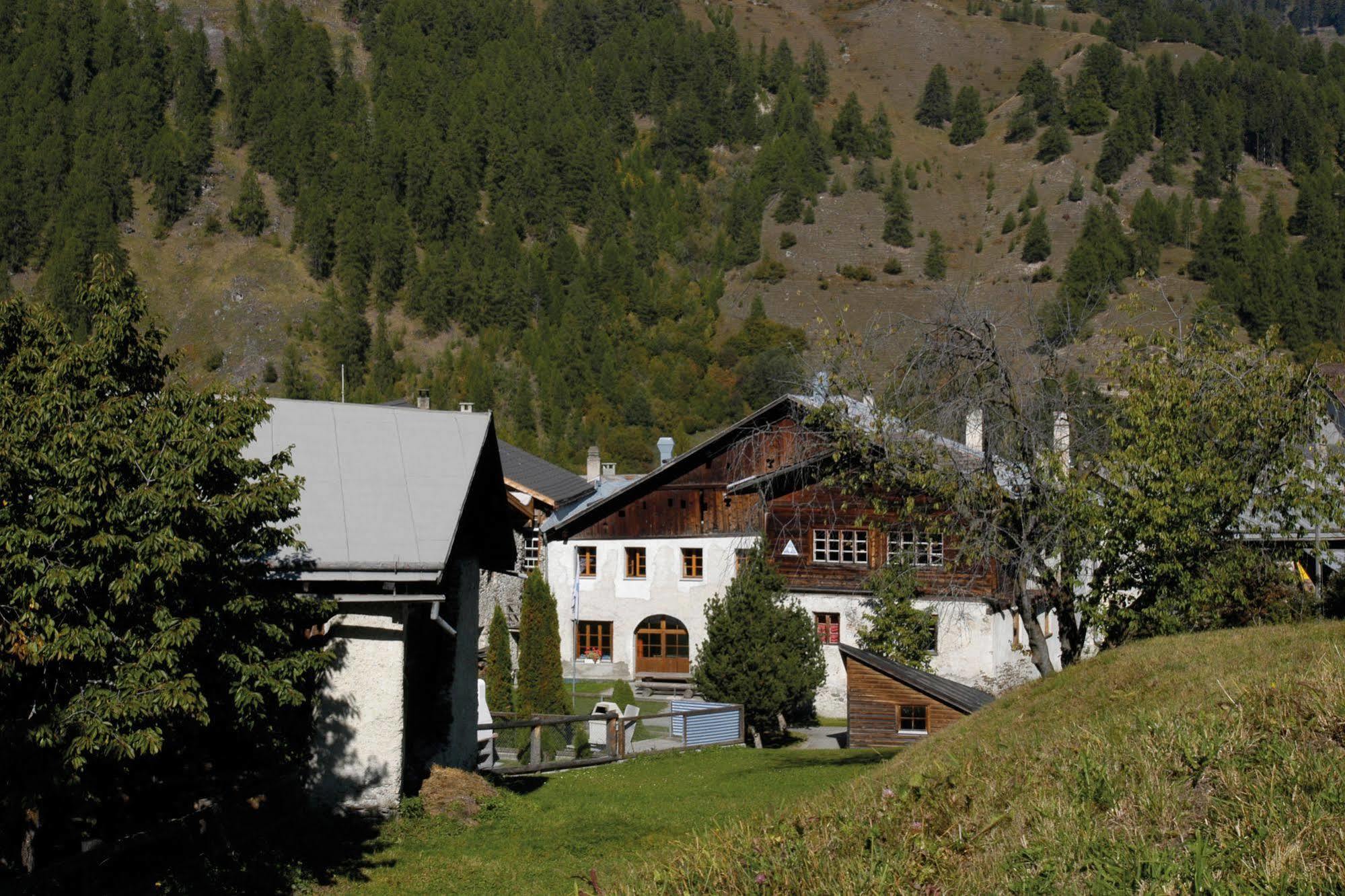 Sta-Maria Youth Hostel Santa Maria Val Muestair Buitenkant foto